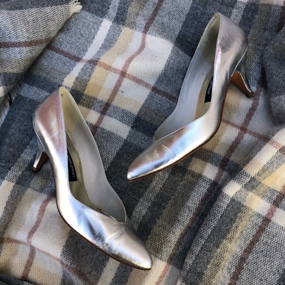 Stuart Weitzman Shoes - Stuart Weitzman Vintage Silver Pointed Toe Heels